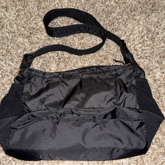 BLACK Patagonia Lightweight Travel Courier DISCONTINUED - Picture 2 of 3